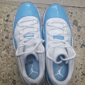 JORDAN 11 Low Carolina